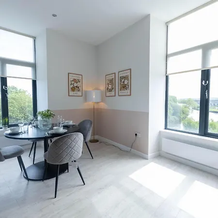 Leeds Haven Niche 1 2 Bedroom With Cityscape Views By Belvilla * Leeds (West Yorkshire)