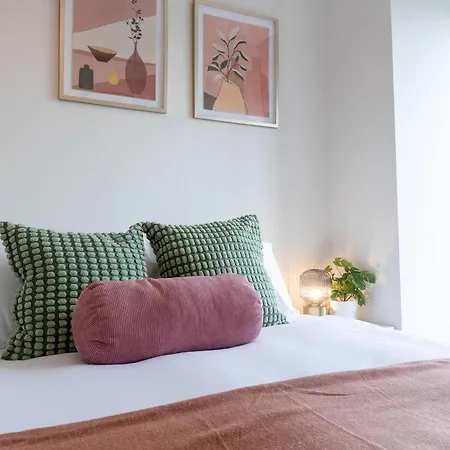 Leeds Haven Niche 1 2 Bedroom With Cityscape Views By Belvilla * Leeds (West Yorkshire)